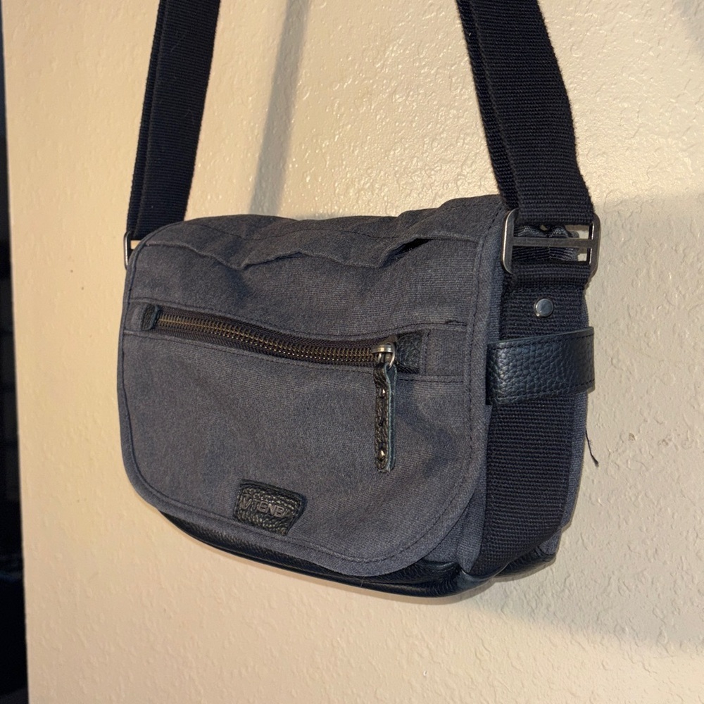 EUC TENBA Cooper 8 messenger bag in gray canvas with black leather accents. S